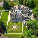The Arthur Stone Cross Mansion Apartment