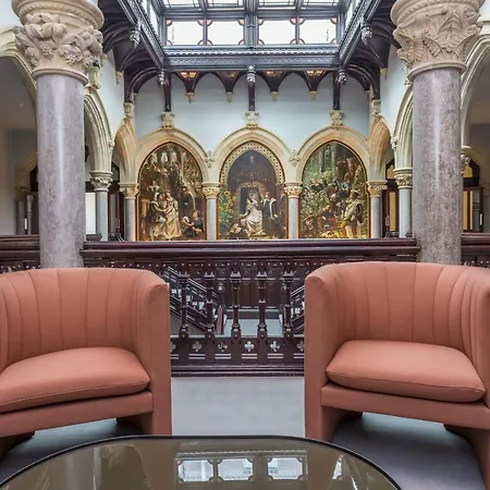 The Arthur Stone Cross Mansion Apartment *