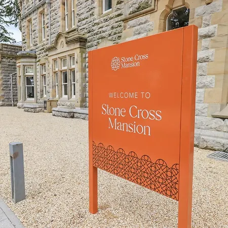 The Arthur Stone Cross Mansion Apartment