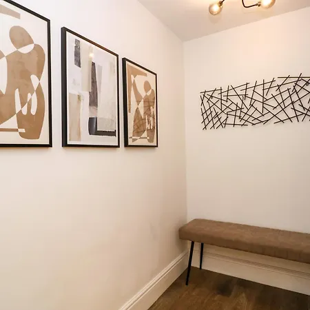 The Arthur Stone Cross Mansion Apartment *